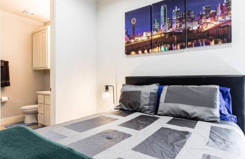 Stunning Townhome Near Uptown - Photo 25