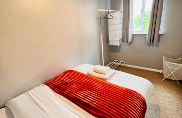 Pristine 2B Guest house near Luton Airport, L&D Hospital, Whipsnade Zoo & Leagrave Train Stn, Contractors - Foto 3