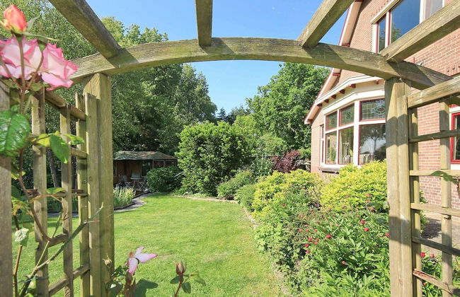 Characteristic Country House With Wellness - Foto 41