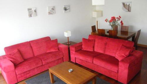 Luxurious first floor apartment with balconies overlooking pool and gardens. - Foto 2