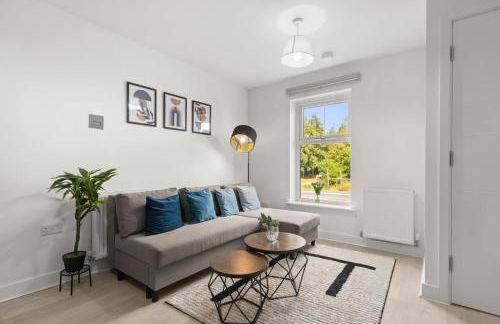 Modern 2-Bed House 10-min to Leeds City Centre - Photo 1