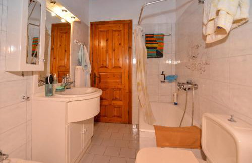 Agios Konstantinos peaceful Beach 3bdr apartment - Photo 9