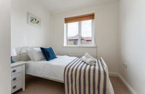 Spacious Seaside Home in Peaceful Coastal Setting - 5 Minutes Walk to the Beach - Foto 11