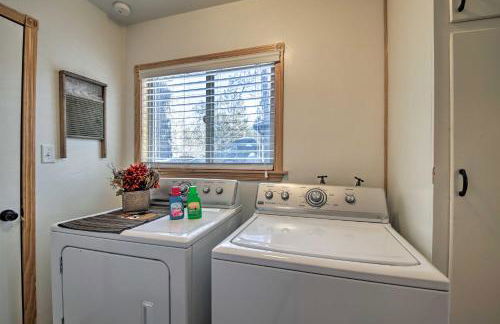 Walk to Lake Rustic Home with Deck in Fawnskin - Foto 14