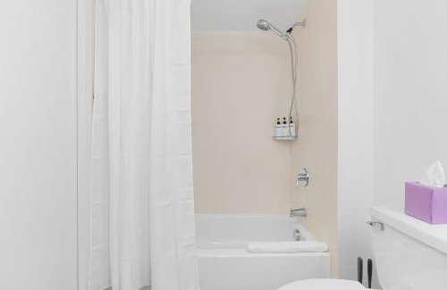 Lodgeur Denton - next to Rayzor Ranch, hospitals, close to UNT - Foto 20