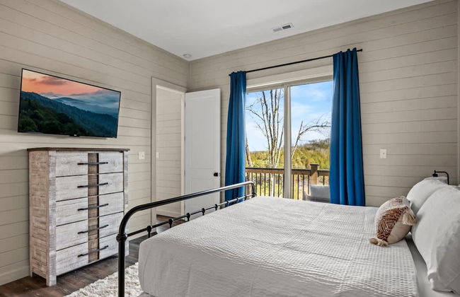 NEW Lake View Indoor Pool Sleeps 14 Hot Tub - Foto 35