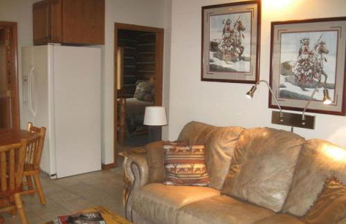 Relaxing Glamping Vacation: Fantastic Log Cabin with a Hot Tub in Darby, MT - Foto 14