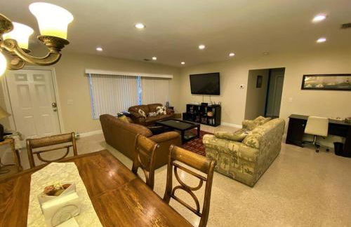 Deerfield Beach heated pool house - Photo 53