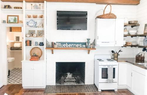 Charming Cottage w KING Bed 1m To Downtown - Foto 18