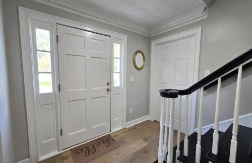 Cozy 5BR Family Retreat Firepit Games Patio - Foto 9