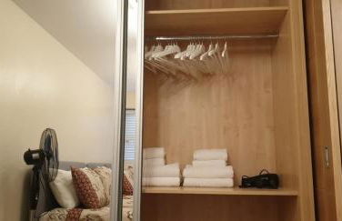 London Luxury 3 bedroom flat, 2 bathrooms, Living Room, free parking, 4 mins to station, garden - Foto 21