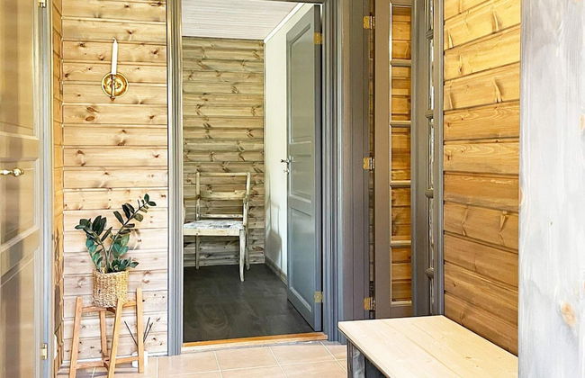 Charming Lakeside Cottage Getaway - Photo 12