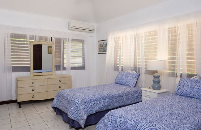 For Your Eyes Only Villa - Photo 5