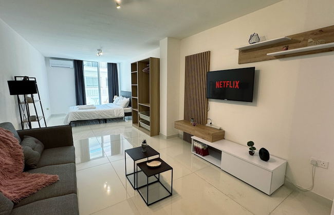 Majestic Beachfront Larnaka Finikoudes - Foto 1