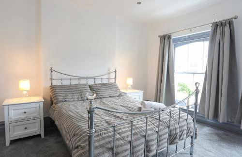 Harbourside Apartment - Photo 18