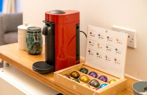 Lovely 3BD Flat, Parking, sleeps SIX close to O2 - Foto 9