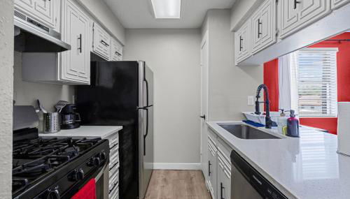 The Red Room - Foto 5, stove, dishwasher