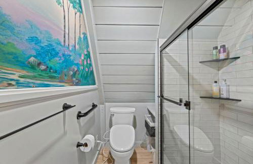 A-Frame with VIEWS - Walk to Downtown and Park - Pets OK - Foto 49