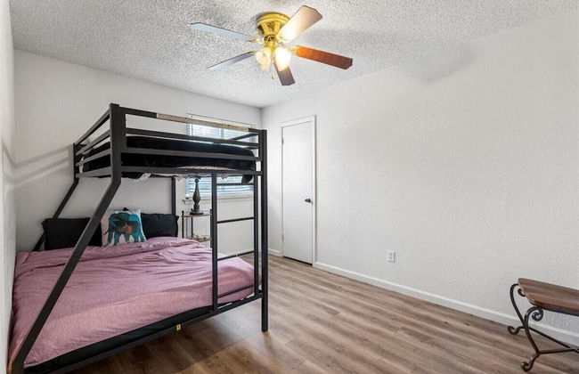 Oasis w Huge Pool & BBQ Patio - Photo 1