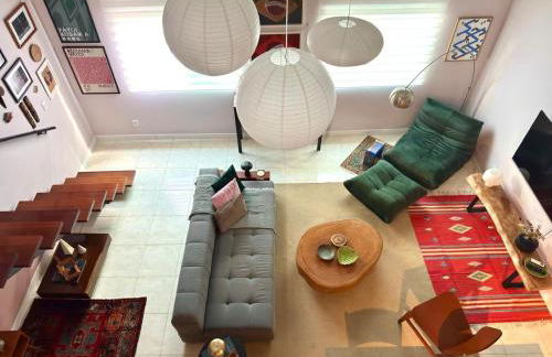 Descubra a Casa Felicidade em Belém! Climatizada, com sala ampla, 2 quartos, mezanino e Wi-Fi veloz. Localização central perto de atrações e gastronomia. Viva a Amazônia com conforto exclusivo. Reserve já sua experiência inesquecível! - Photo 7