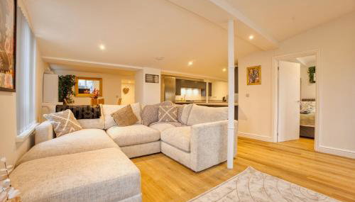 Contractor Stay Sleeps 4 - Large Living Space - Parking - Bridgwater - Foto 3