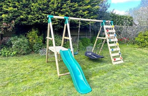 Kennedy Villa - 5 Bedroom House with Hot Tub, WiFi, Free parkings, Close to Bicester Village - Foto 5