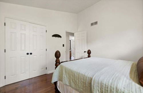 5 Minutes from Hospitals and UK! - Photo 16