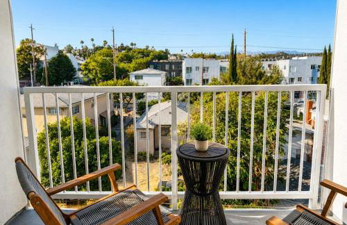 Designer 1 Bedroom Condo in Silver Lake - Photo 4