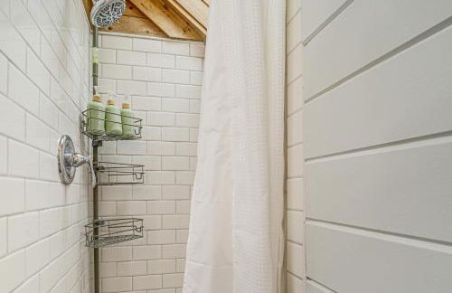 Updated Glen Arbor Cottage on Lake Dock and Mooring - Foto 16