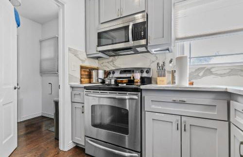 Luxury Pool Oasis- Near Stadium, Tennis and Golf - Photo 11