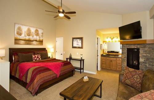 St Anton Street View 2-Bedroom Condo with full kitchen - Foto 2