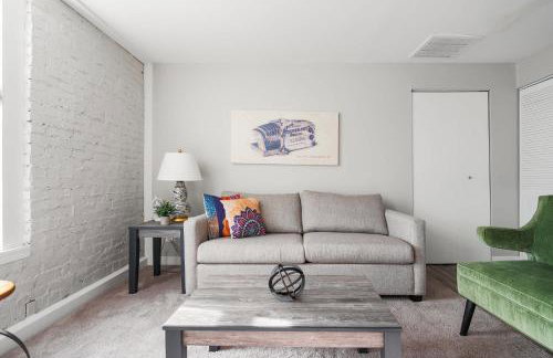 Modern Mass Ave 1BR Apartment with Kitchen - Foto 18