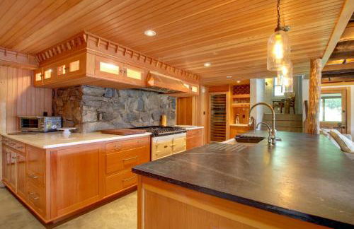 Serene Silver Bay Home on Lake George with Boat Slip - Foto 12