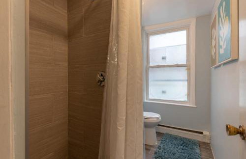 Central 3 Bed 1 Bath in Historic Building - Foto 8