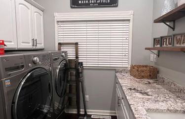 Eagle Lake Paradise! Close to ND! Sunset! Hot Tub! - Foto 71