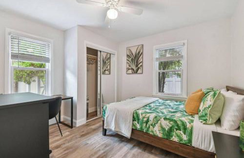 Family Friendly Beach Escape - Modern Retreat near Beaches - Sleeps 6 - Fast WiFi - Foto 25