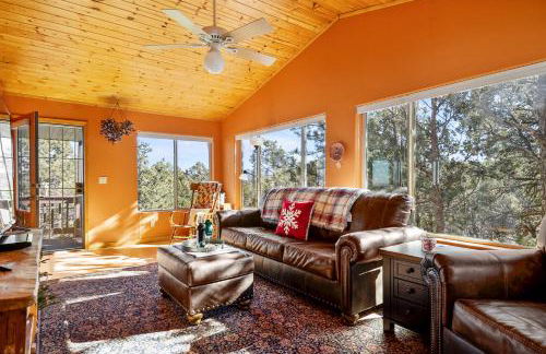 Breathtaking Cabin Backing the National Forest - Foto 23