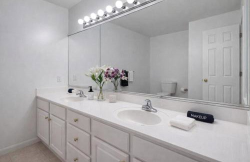 Luxury 5BR Retreat - Hot Tub - Game Room - 2 Fire Pits - Foto 36
