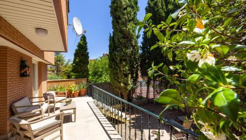 CASA CON PISCINA EN EL CENTRO - Foto 2, Garden, Garden view