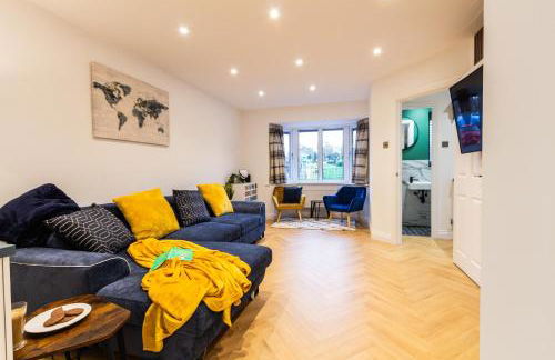 Charming Home in Bromsgrove - Perfect for Groups - Foto 1