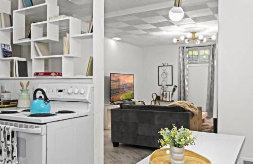 Modern Apartment with Parking & Prime Location - Foto 44