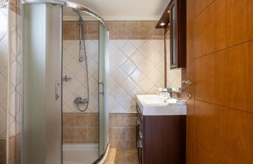 Villa Aris: A Serene Experience, 3BRs, Pool & Bbq - Photo 86