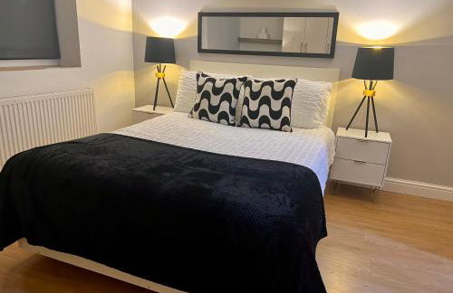 New Modern 3 Bed En-suites City Centre Apartment - Sleeps 8- Paid Parking Options - Foto 1