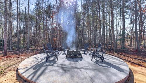 Pet-Friendly Yard! Nature Escape in Forest City - Foto 2