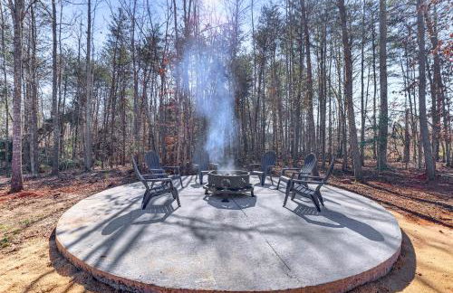 Pet-Friendly Yard! Nature Escape in Forest City - Foto 2