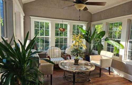 Close to Downtown, 11-Person Swim Spa-Hot Tub, 75" TV 4 Movie Nights, Spacious, Walk To Restaurants, Ping Pong - Foto 13