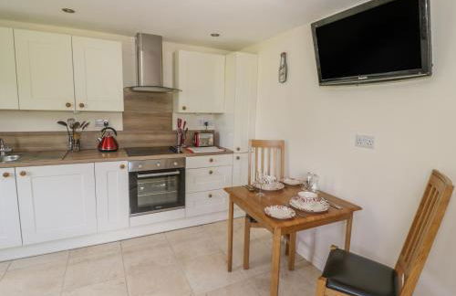 Lawn Lodge - Photo 6