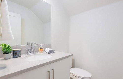 Near Coachella and Stagecoach Palm Springs , PGA resort Villa ,Golf, community pool, gym - Photo 32