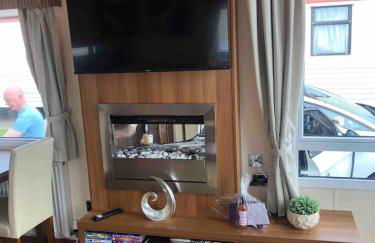 Two x 6 Berth static caravan on Lyons Robin Hood Rhyl North wales - Photo 12