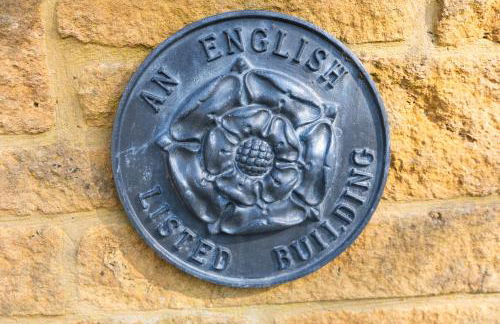 Historic Cotswold Chic Style for UK staycation - Photo 2